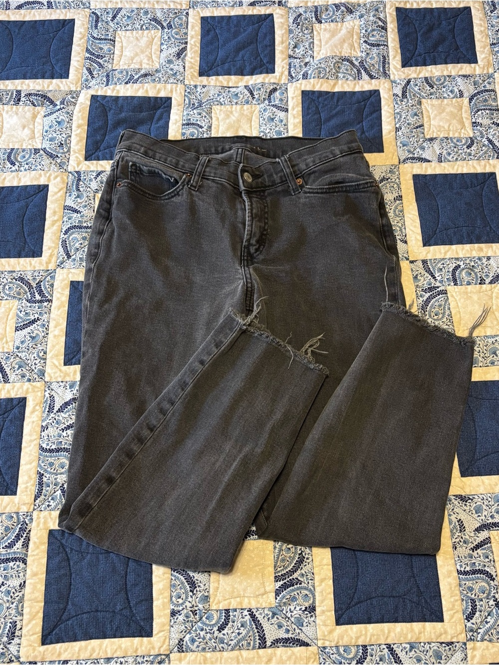 Old Navy Black Cropped Frayed Hem Jeans